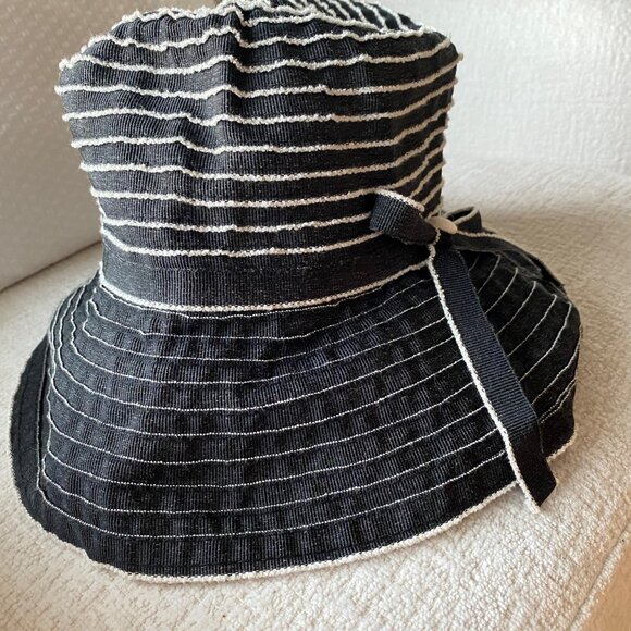 Chapeau protège soleil noir et blanc ajustable - Picture 3 of 7